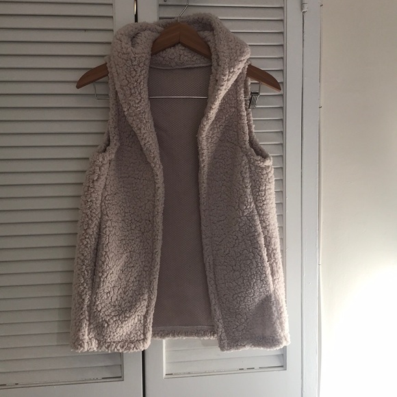 Soft HoodedTeddy Vest NWOT - Picture 1 of 5